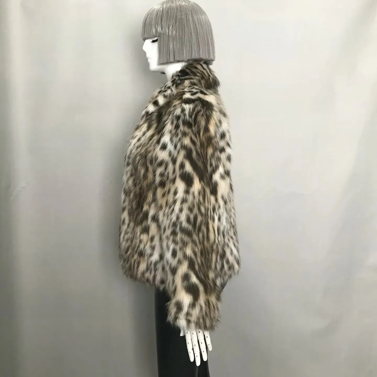 Apparel&AccessoriesWomen's ClothingWomen's Faux Fur CoatsWomen's Autumn and Winter New Fashion Joker Casual Faux Fur Effect Retro Lapel Long-sleeved Women'