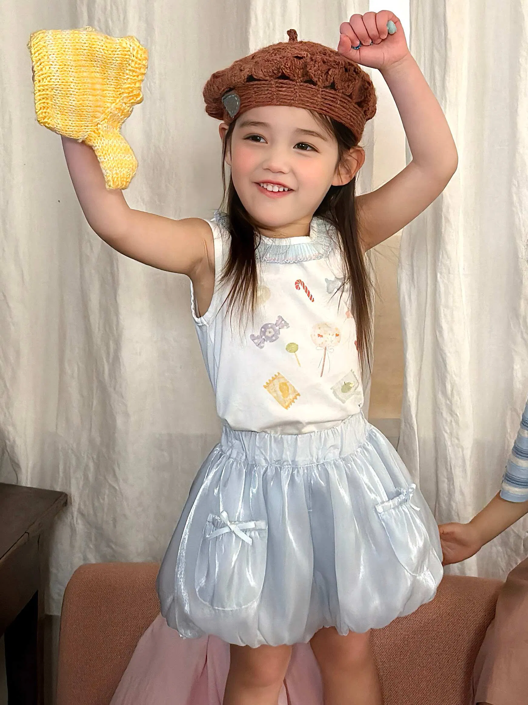 Fashion Summer Girls' Apparel for Kids Wear with T-Shirt and Skirt