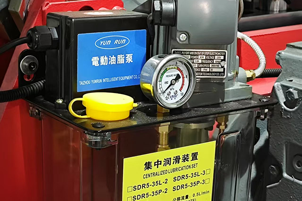 Automatic lubrication pump