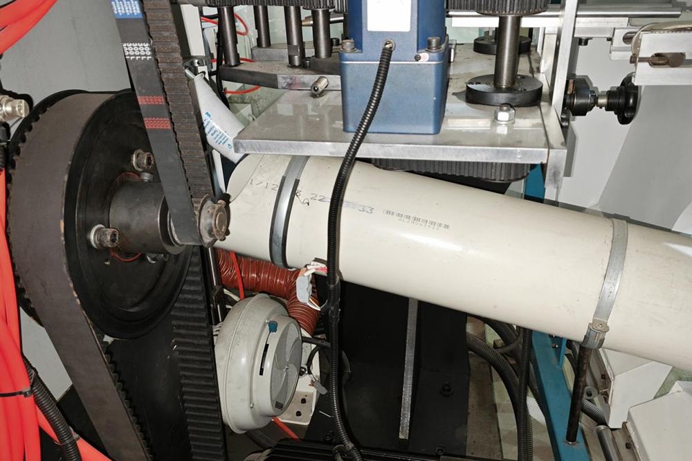 Cup-separating device