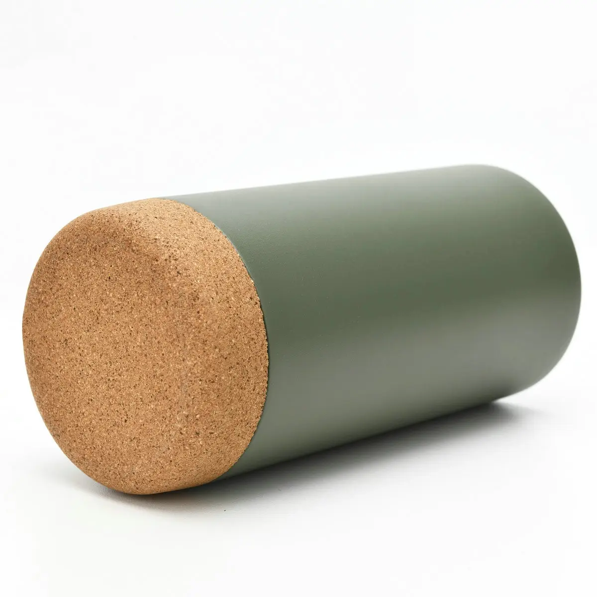 Built-in Cork Bottom & Slide Lid