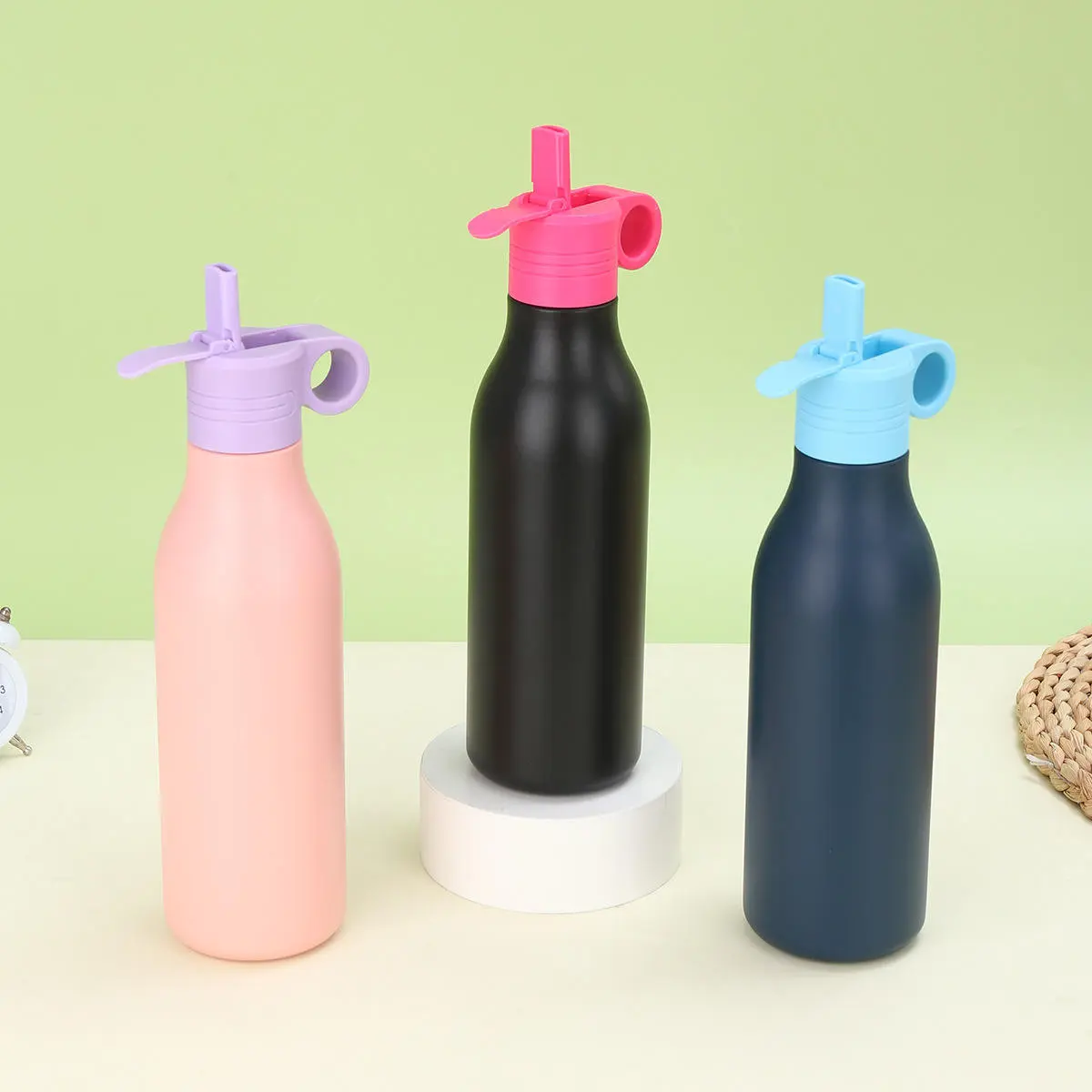 China Double Wall Stainless Steel Water Bottle with Folded Straw Lid Handgrip Sports Manufacturers, Factory