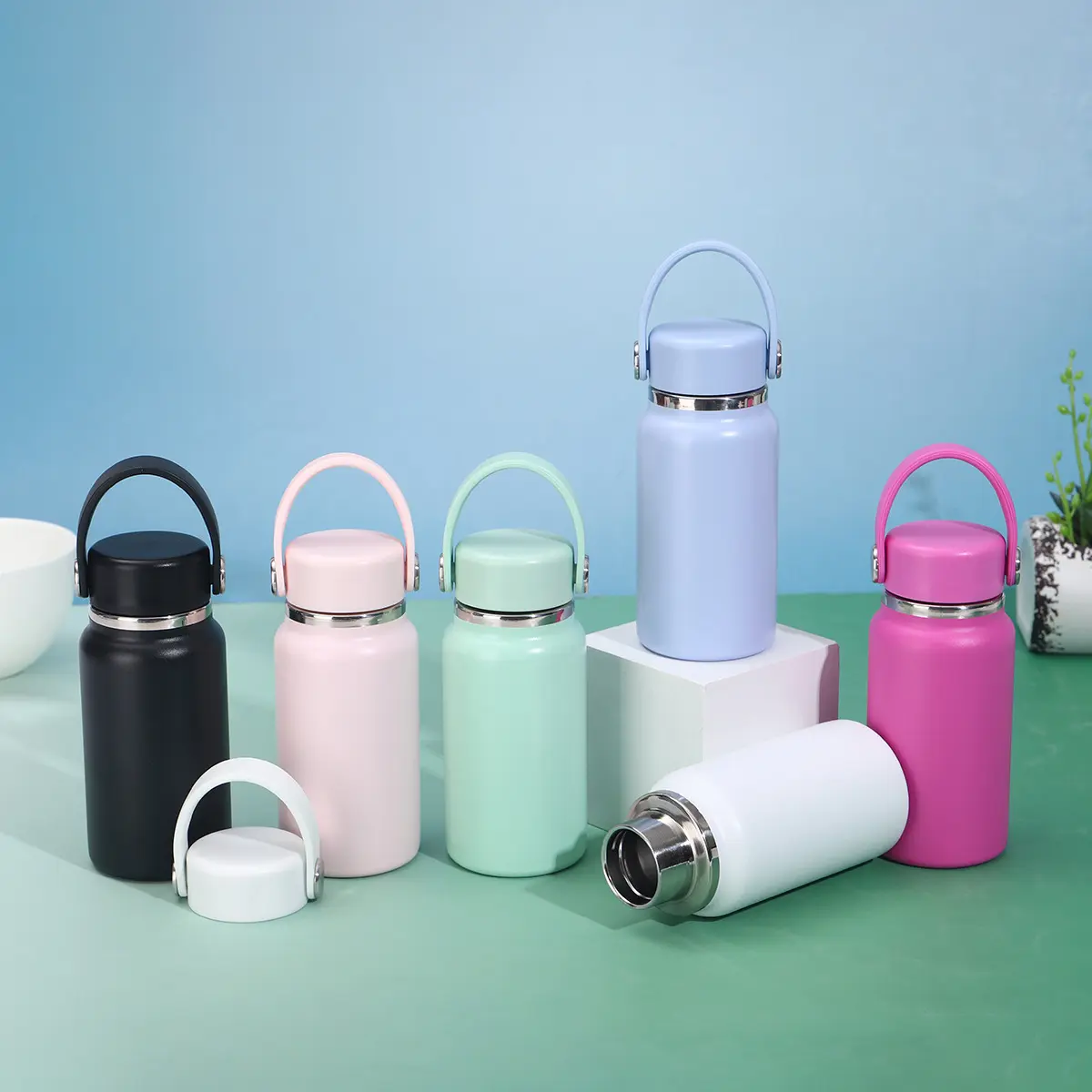 China Mini portable 6.7oz Double Layer Insulated Kids Water Bottle with Lid and Handle Manufacturer, Factories