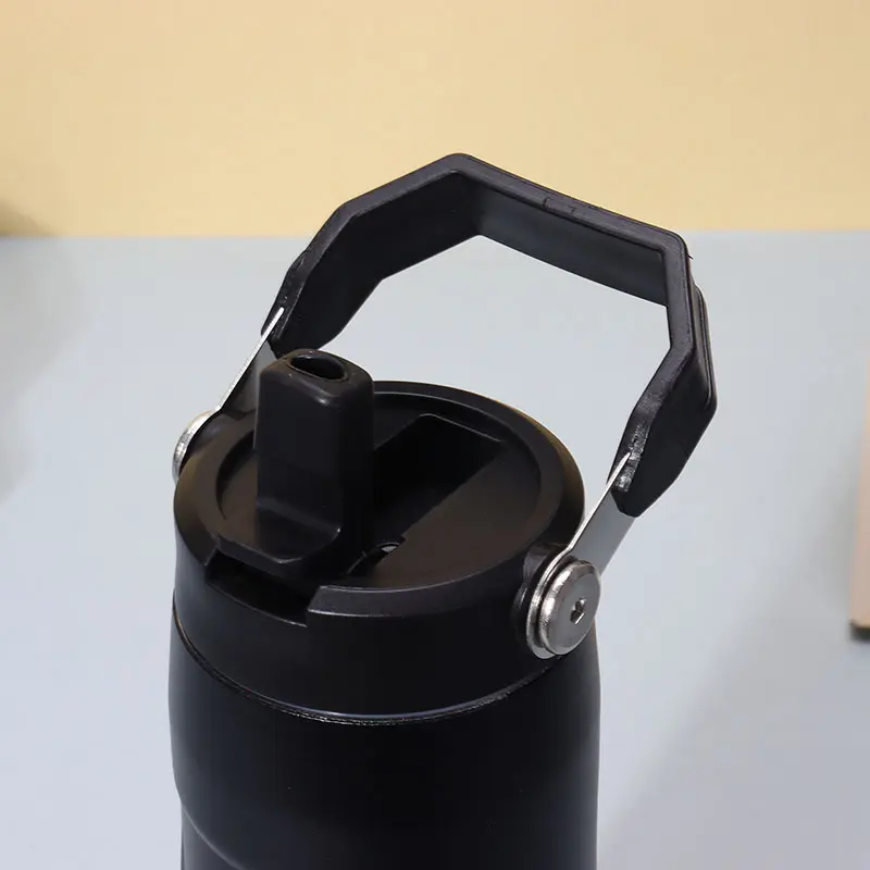 Flip Straw Lid