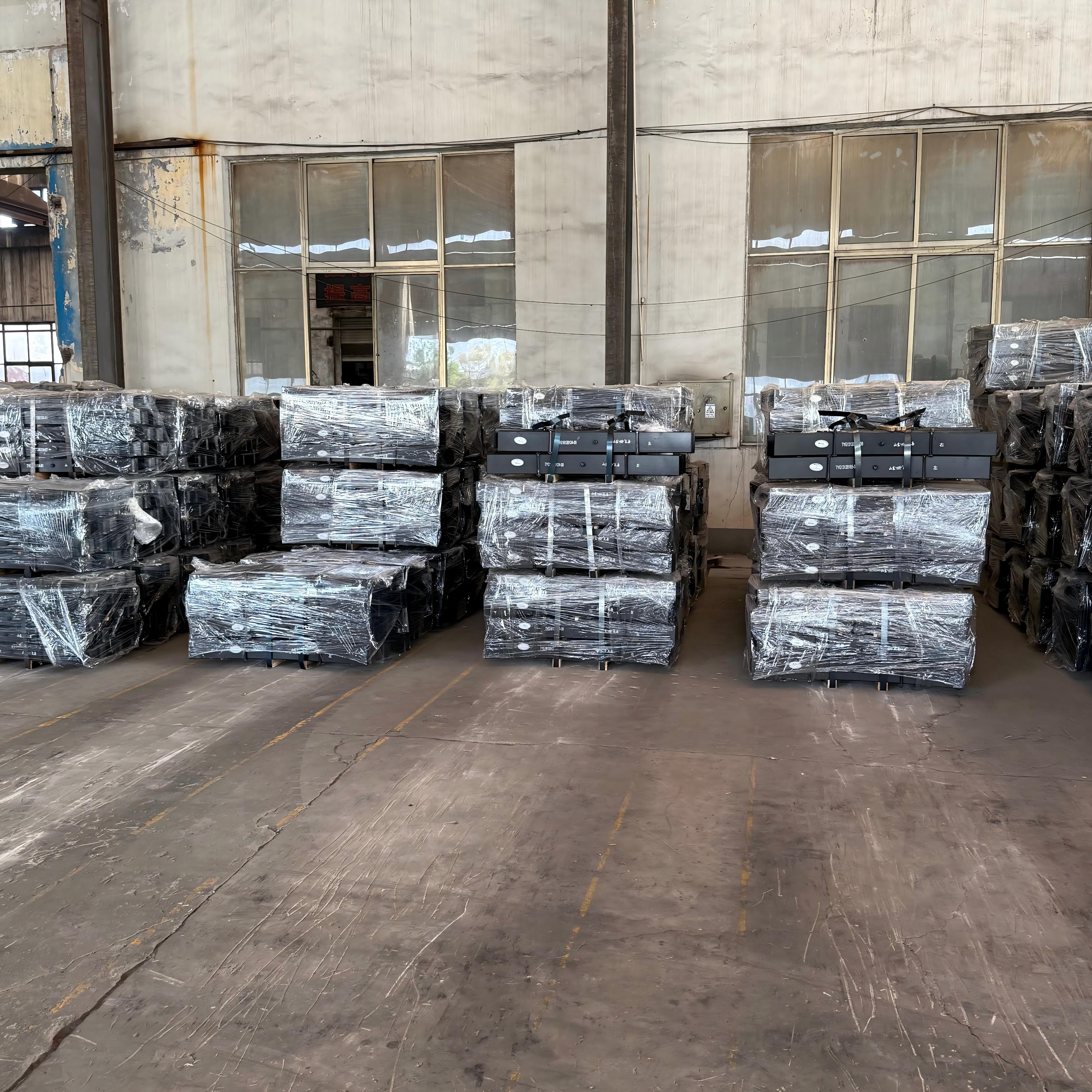 Steel Leaf Spring Front and Rear Suspension Parts for Trucks and Trailers Truck Parts for Sale