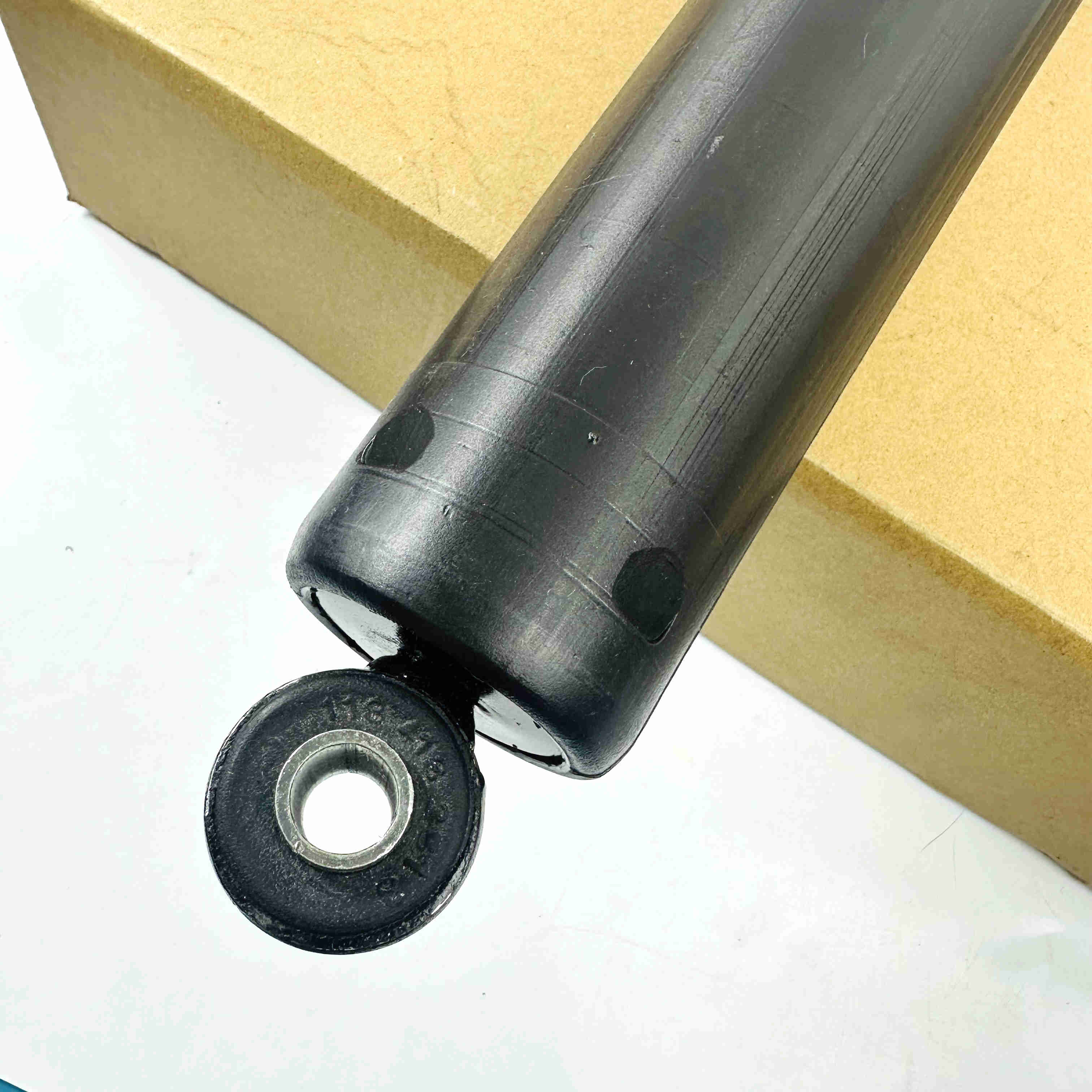 Shock Absorbers Automotive Suspension Parts Front and Rear Universal Parts