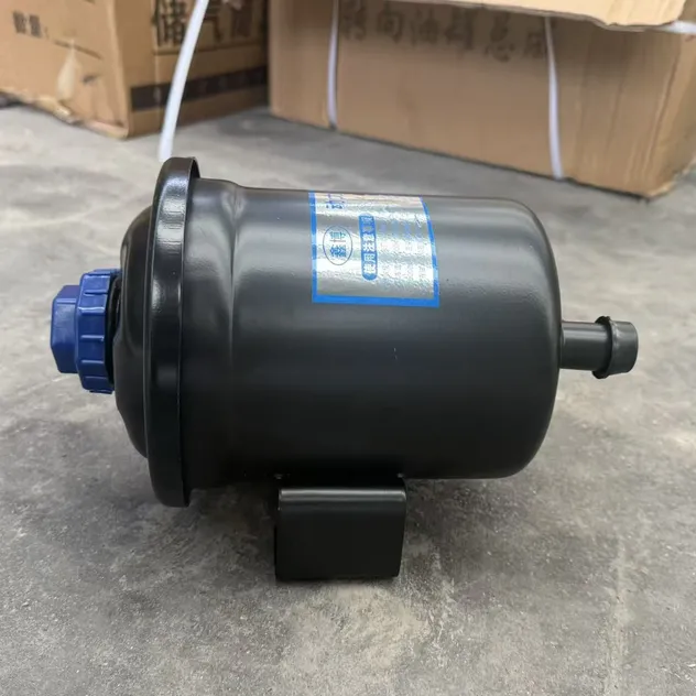 High Quality Wg9725470060 Power Steering Oil Tank Assembly for Truck Chassis Parts for Sale