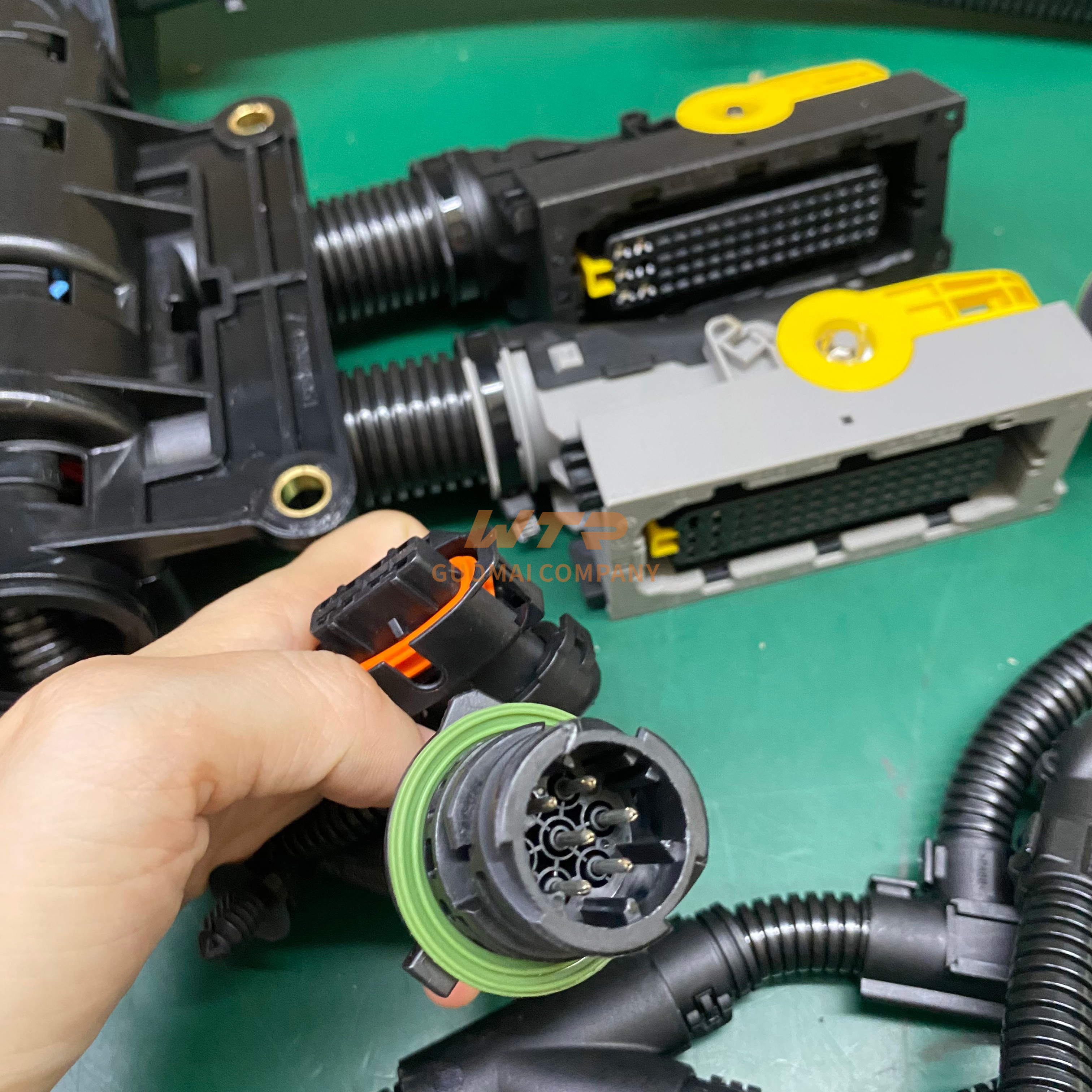 New OEM WTR Truck Engine Harness Transmission Wiring Harness for FH12/FM13/FL220 Part Numbers 20911650 21060810 21145813