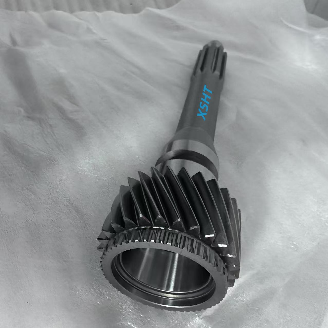 Heavy Duty Truck Parts Precision Engineered Transmission System Components 1380302008 Transmission Driveshafts