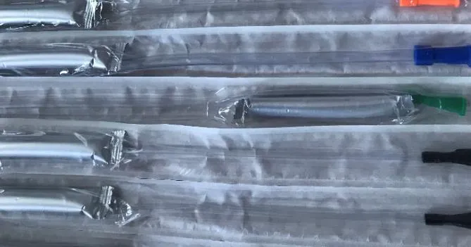 Catéter intermitente Nelaton recubierto hidrofílico con sachet de agua