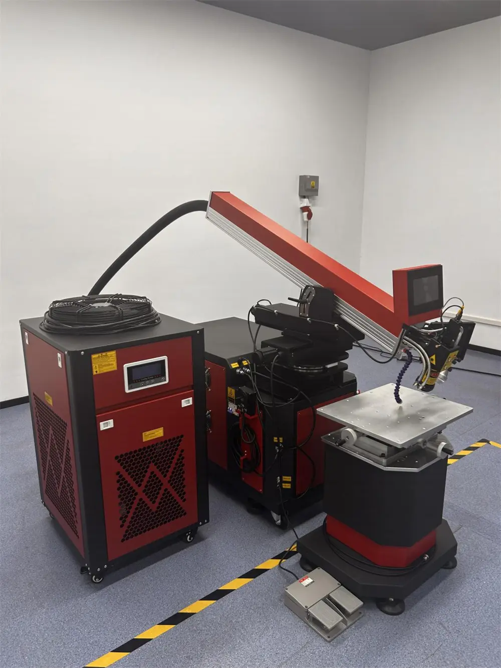 Integrated Boom Laser Welding Machine01
