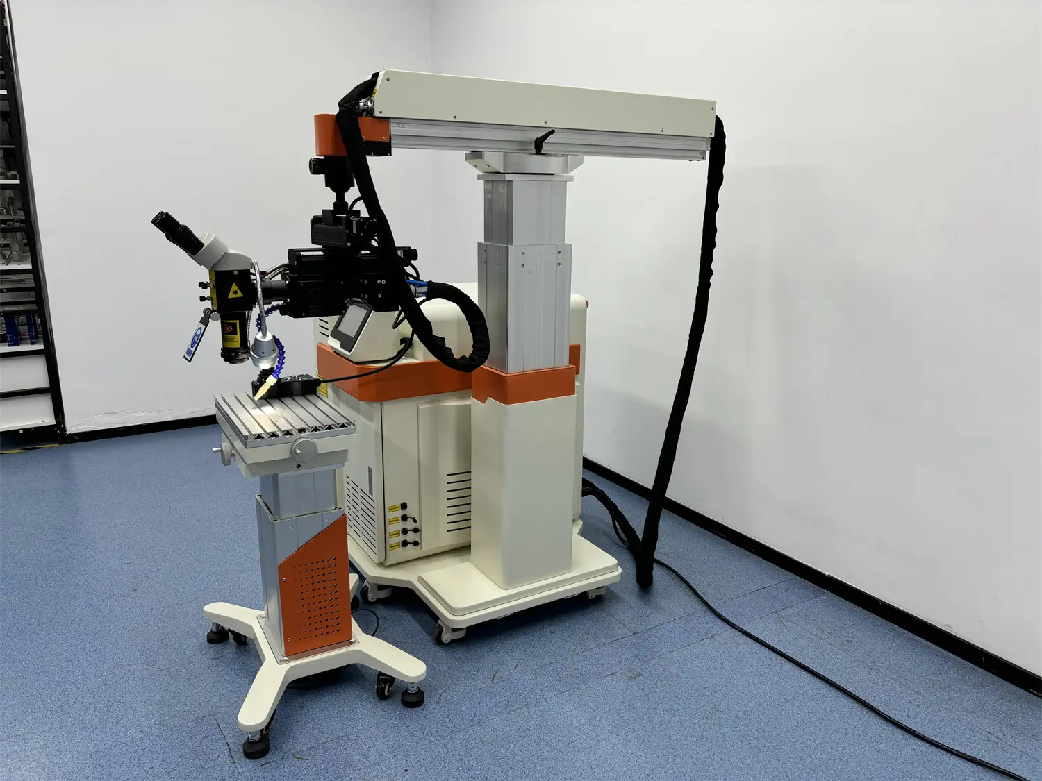 Boom Mold Welding Machine Angle 2