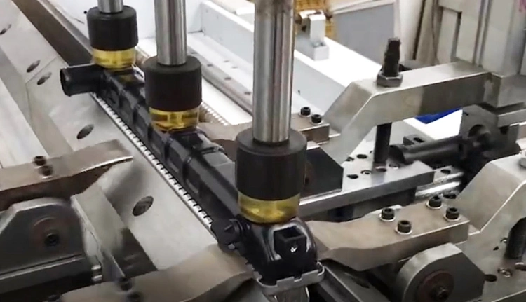 Automatic Aluminum Car Radiator Plastic Water Chamber Crimping Machine