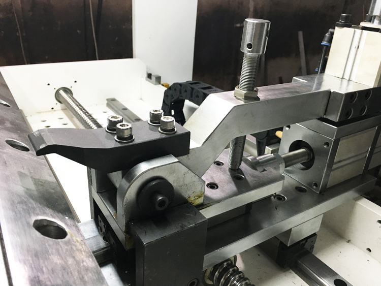 Full Automatic Car Radiator Water Tank Crimping Machine for Clinching Water Chamber and Header Plate Togethre