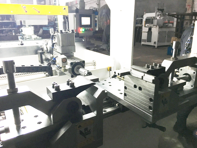 Full Automatic Car Radiator Water Tank Crimping Machine for Clinching Water Chamber and Header Plate Togethre