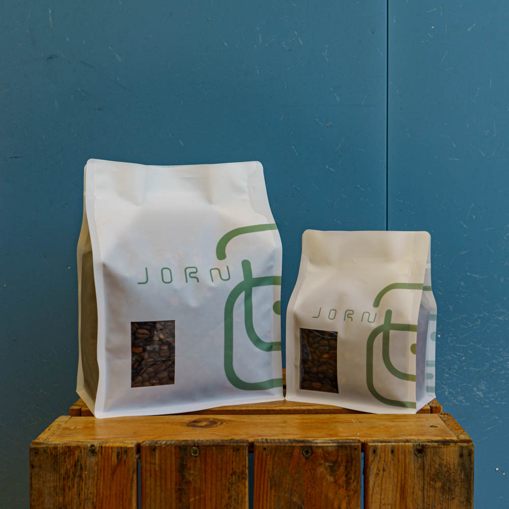 Flat bottom coffee bag with valve