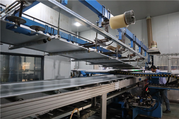 YSHT cold storage door manufacturing workshop