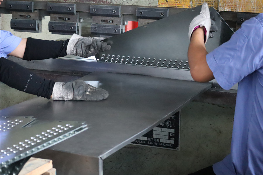 YSHT refrigeration equipment assembly line