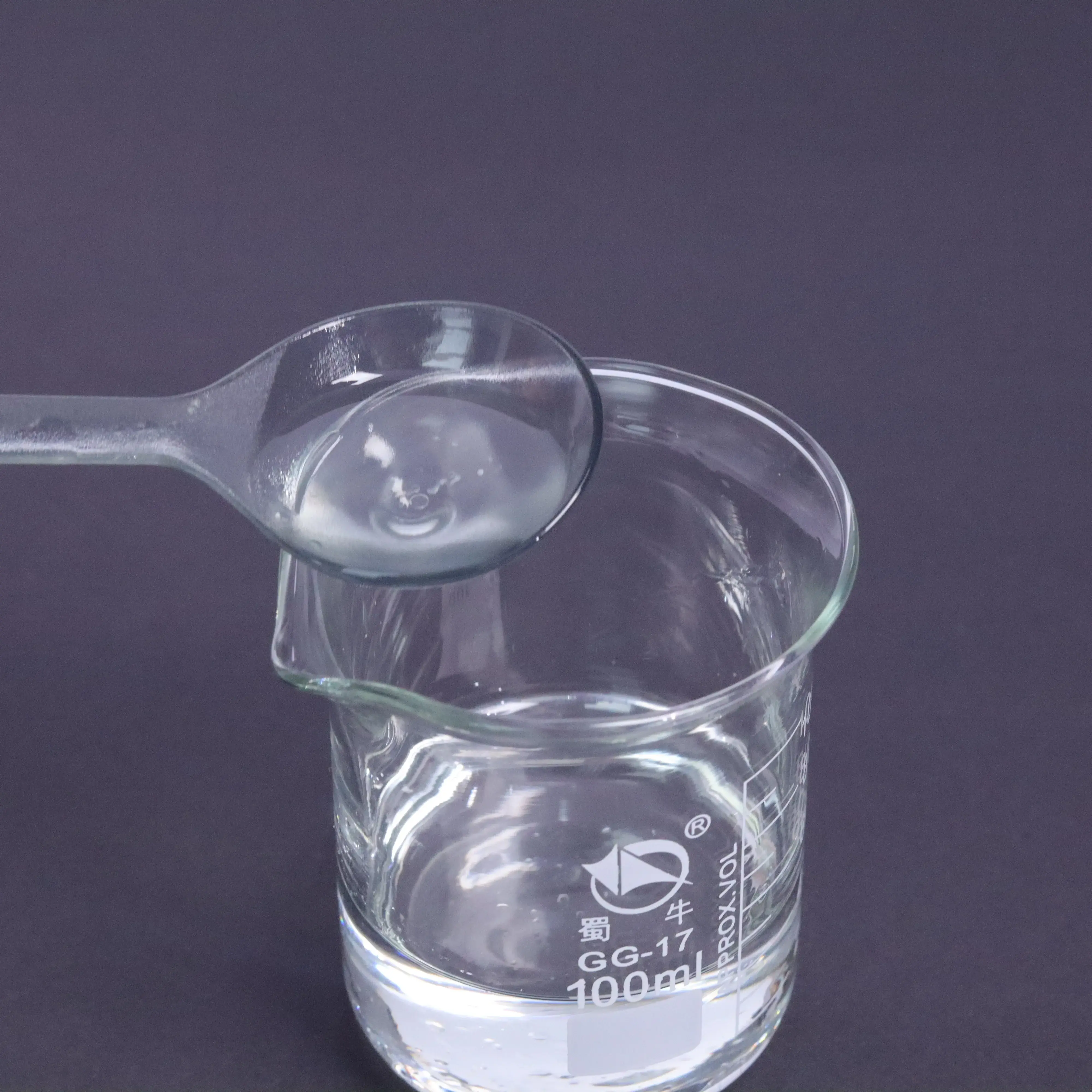 High-Quality Grease Moisturizer White Mineral Oil 10# 26# Raw Material for Skin Care and Cosmetics Mineral Oil Cosmetic Grade CAS 8042-47-5 Exporter, Exporters