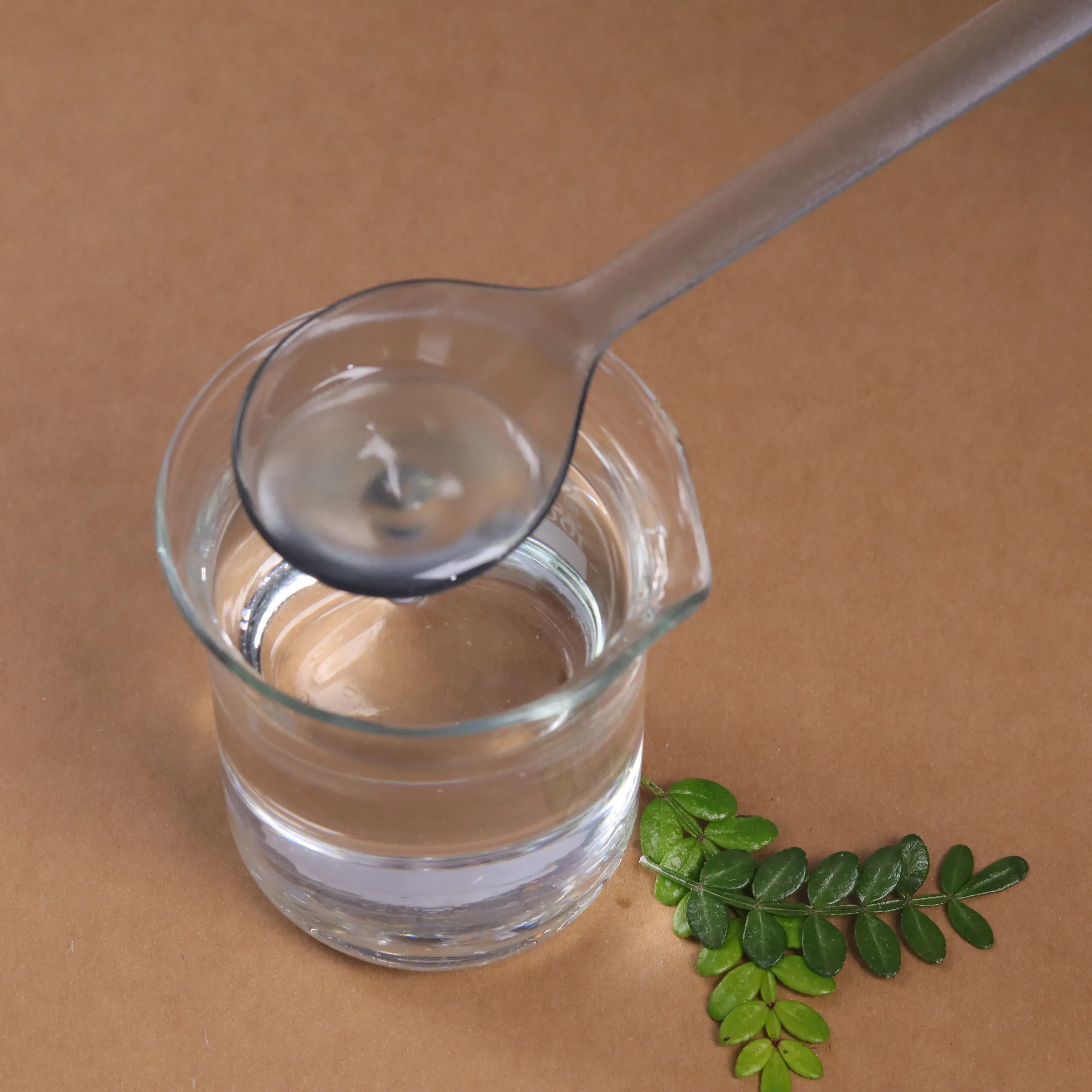 High-Quality Grease Moisturizer White Mineral Oil 10# 26# Raw Material for Skin Care and Cosmetics Mineral Oil Cosmetic Grade CAS 8042-47-5 Exporter, Exporters