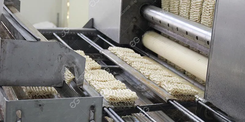 Linha de Produção Automática de Macarrão Instantâneo