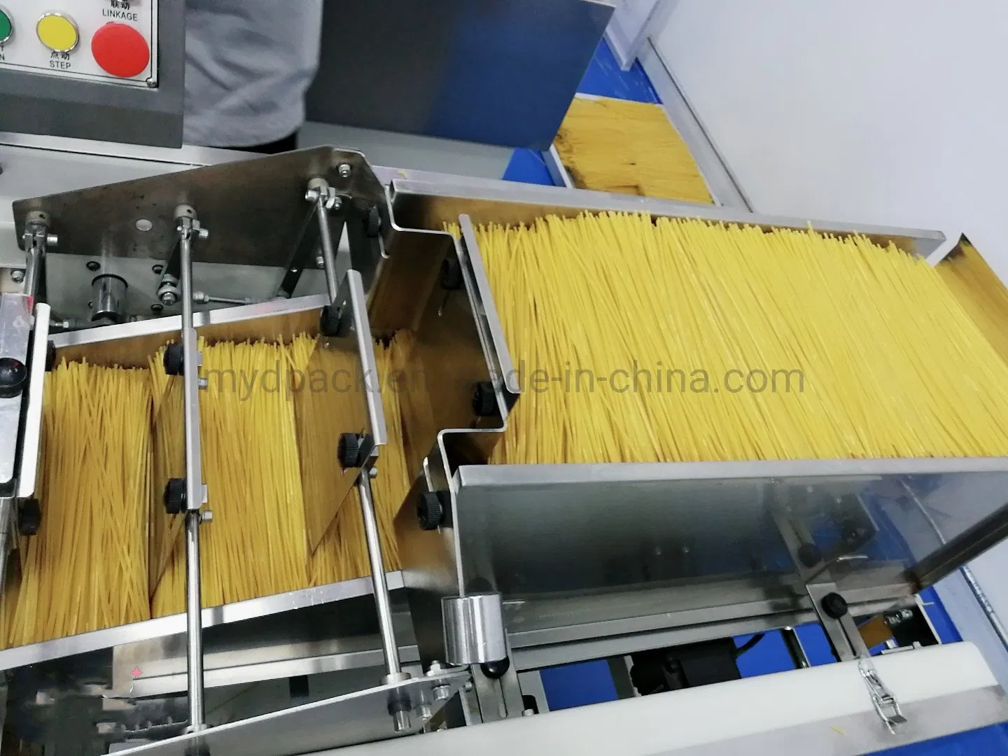 Máquina Automática de Embalagem de Noodles, Macarrão, Arroz e Noodles com 8 Máquinas de Pesagem e Agrupamento