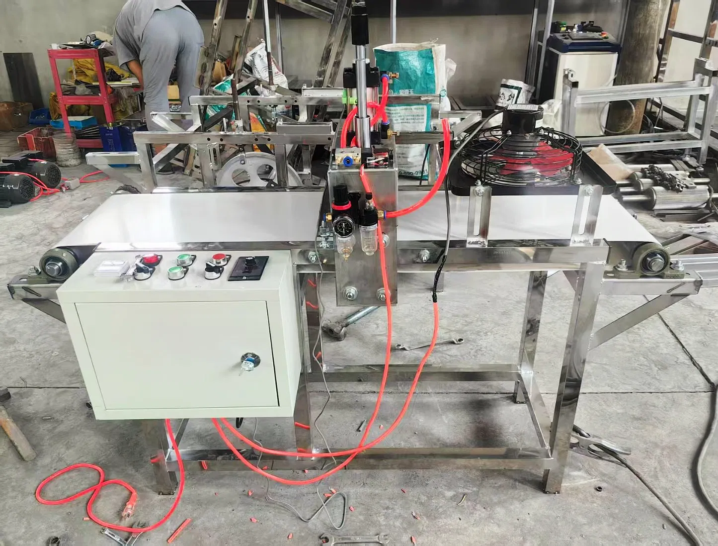 Máquina Cortadora de Macarrão de Farinha de Milho e Arroz Pneumática com Transportador para Cortar Vermicelli e Pasta