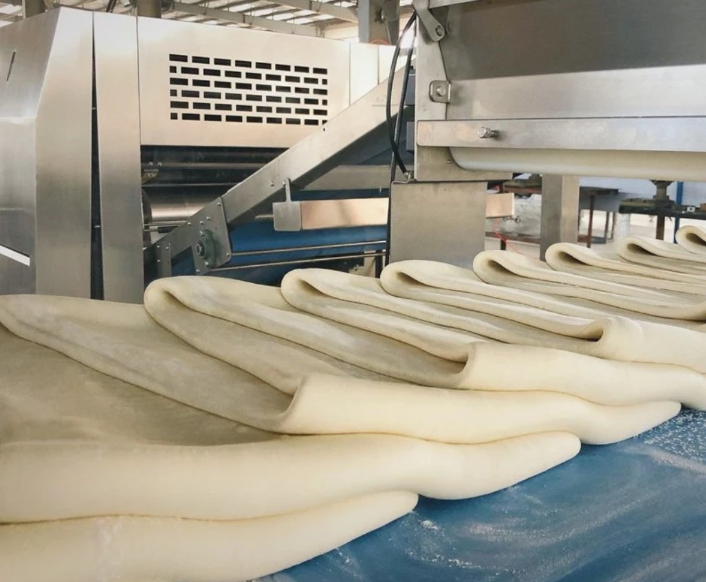 Linha de Produção de Pão Cozido a Vapor Totalmente Automática Máquina Cortadora de Pão Máquina de Sova de Massa Máquina de Reformar Massa Máquina de Formar Pão Depositor de Recheio de Pão