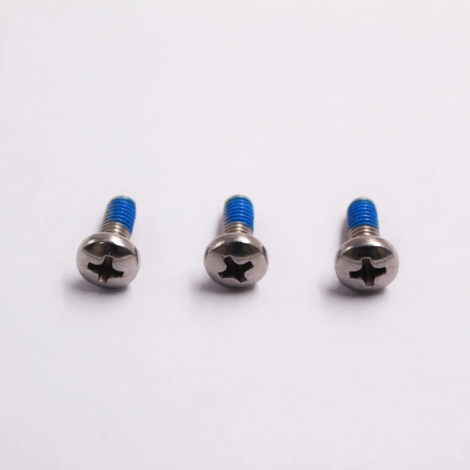 China Phillips Pan Head Machine Screw with Blue Nylon Patch Anti Loosening for Vibration Resistant Assembly Manufacturer, Manufacturers