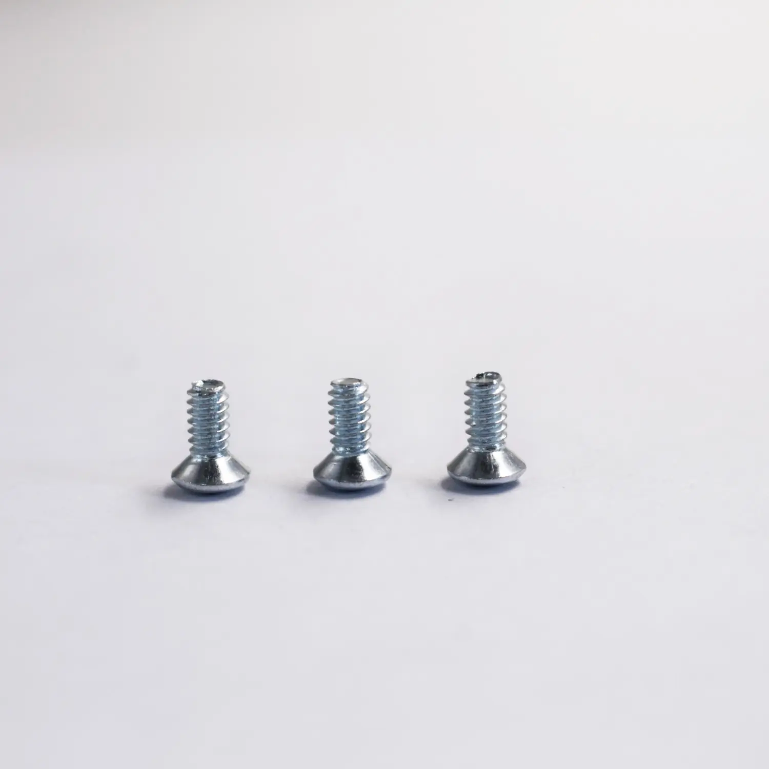 China Countersunk Head Slotted Zinc Plated Machine Screw for Flush Panel Installation Manufacturers, Factories