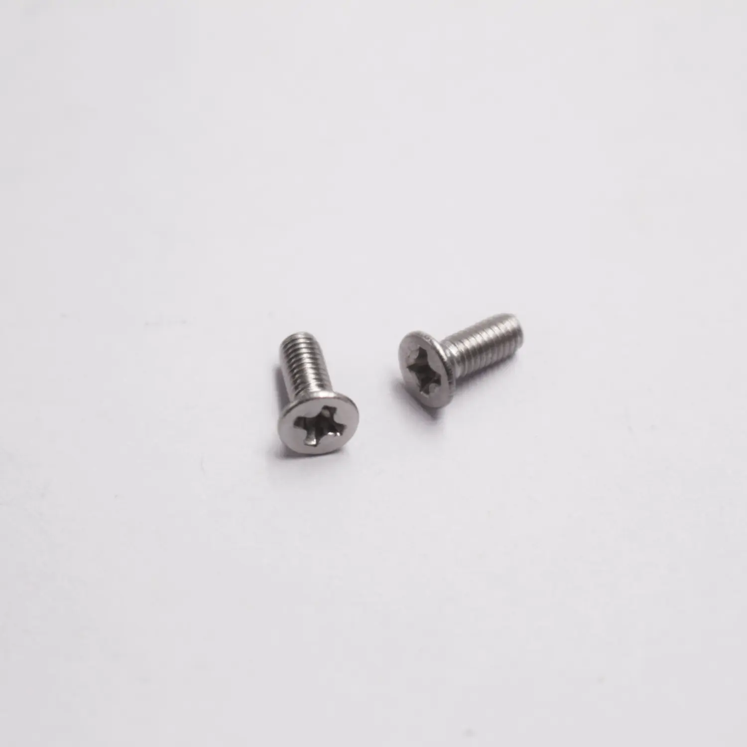 Custom Phillips Countersunk Head Machine Screw for Flat Surface Assembly Manufacturer, Supplier