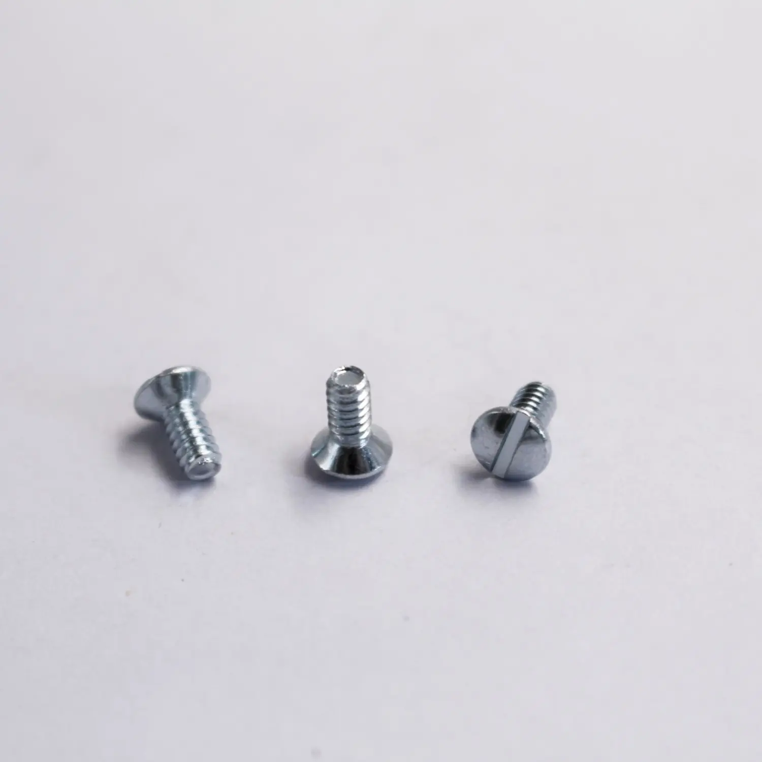 China Countersunk Head Slotted Zinc Plated Machine Screw for Flush Panel Installation Manufacturers, Factories