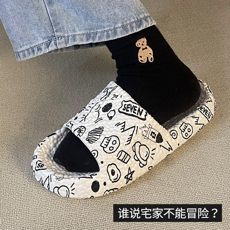 Wholesale Summer fashion popcorn slippers women feel like stepping on the shit, wearing thick soled lovers' sandals indoors and outdoors Manufacturers, Factory