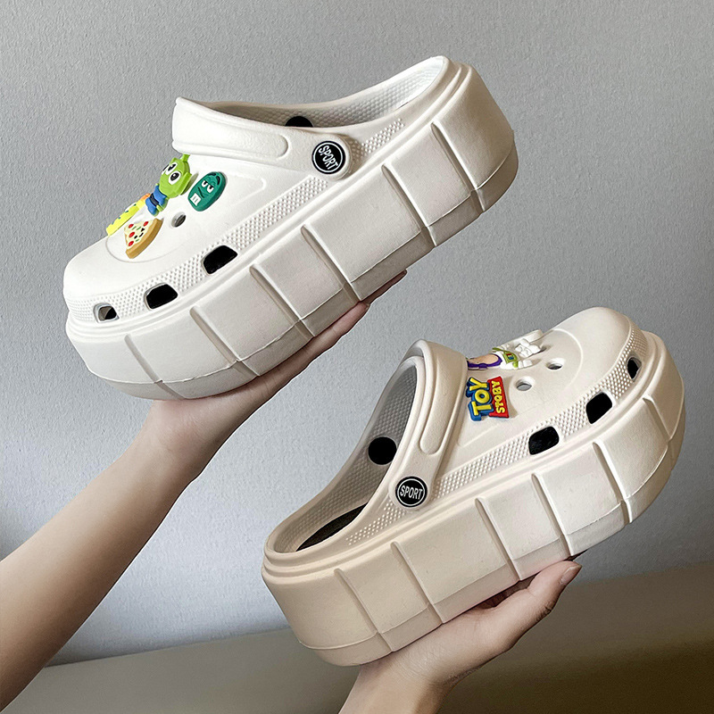 Wholesale Cartoon hole shoes for women wearing thick soles outside summer, feeling like stepping on shit, wrapped head and two sandals Suppliers, Factory