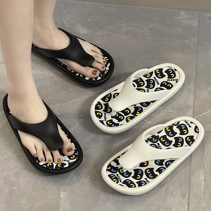 China Hot selling thick bottomed herringbone slippers for women to wear in summer, casual big eye cats to step on the shit feeling beach flip flops Supplier, Pricelist
