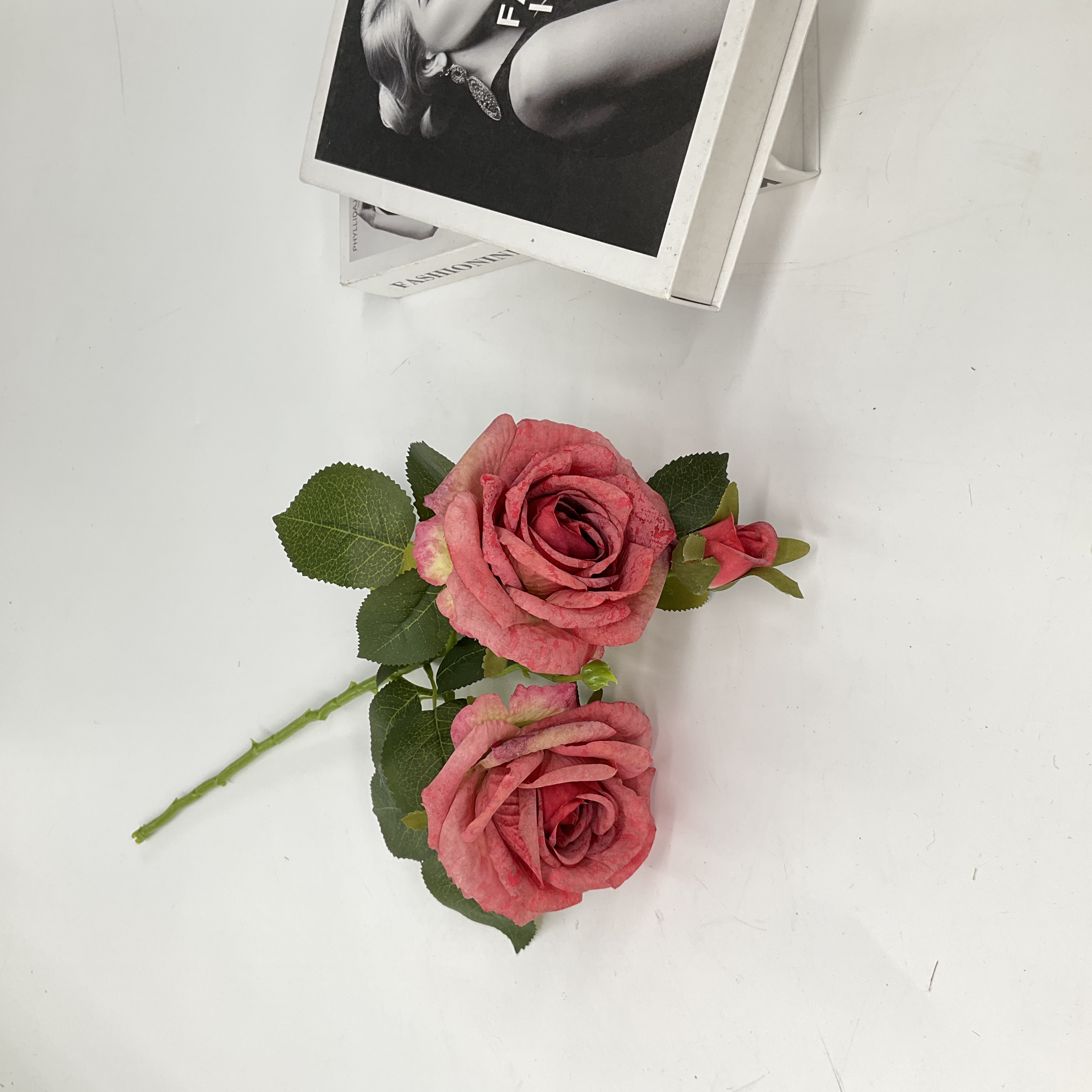 China Hot sell Hem Single branch Romantic Artificial Flower Luxurious Flower Red Rose Preserved Roses for Wedding Decoration 2 Head Manufacturer, Factory