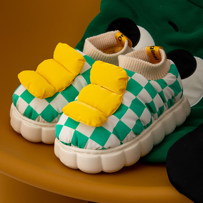Wholesale Cotton mop women's winter home thick feet step on the bottom of the shit feeling outside wear shoes plaid bag with cotton men Manufacturers, Supplier