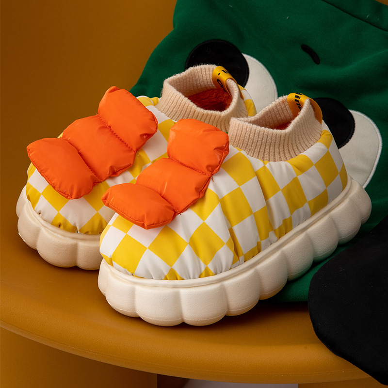 Wholesale Cotton mop women's winter home thick feet step on the bottom of the shit feeling outside wear shoes plaid bag with cotton men Manufacturers, Supplier