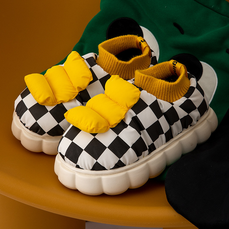 Wholesale Cotton mop women's winter home thick feet step on the bottom of the shit feeling outside wear shoes plaid bag with cotton men Manufacturers, Supplier