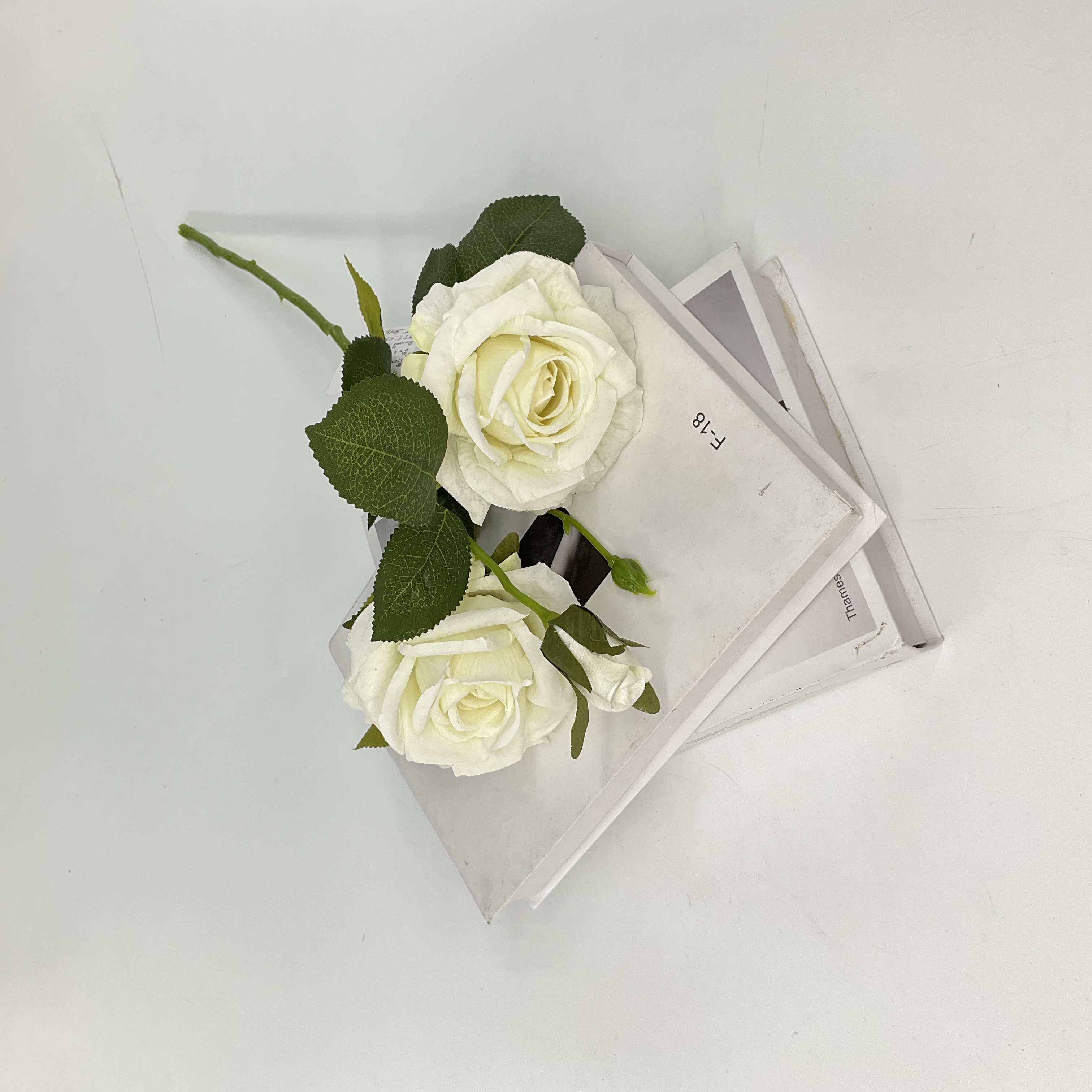China Hot sell Hem Single branch Romantic Artificial Flower Luxurious Flower Red Rose Preserved Roses for Wedding Decoration 2 Head Manufacturer, Factory