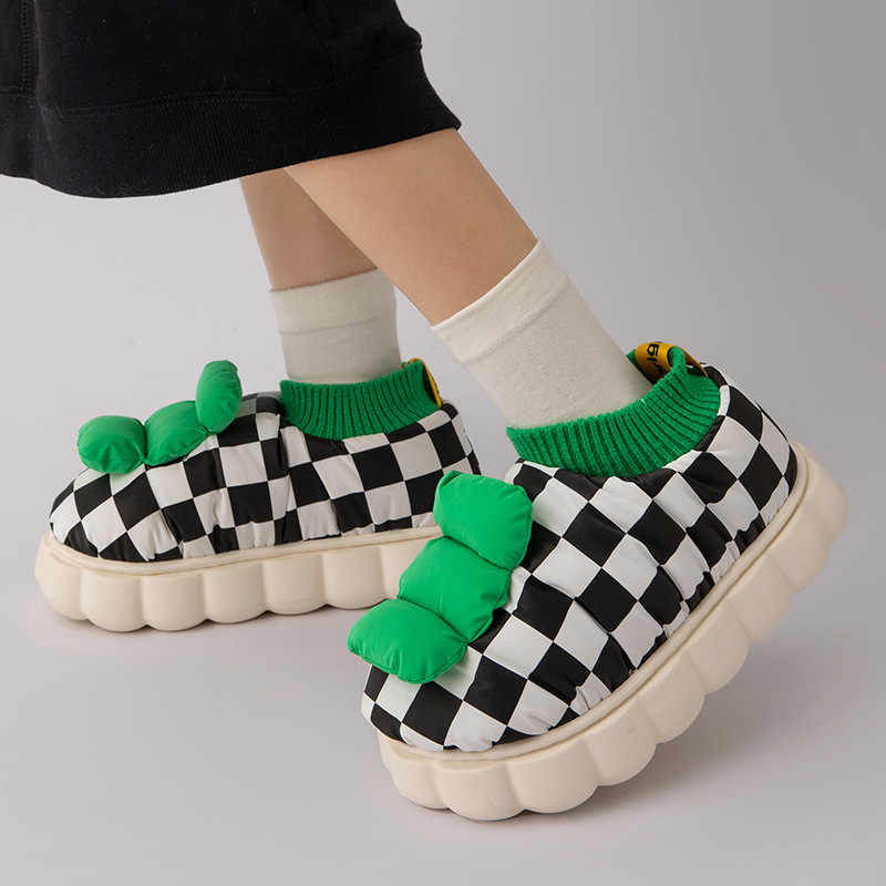 Wholesale Cotton mop women's winter home thick feet step on the bottom of the shit feeling outside wear shoes plaid bag with cotton men Manufacturers, Supplier