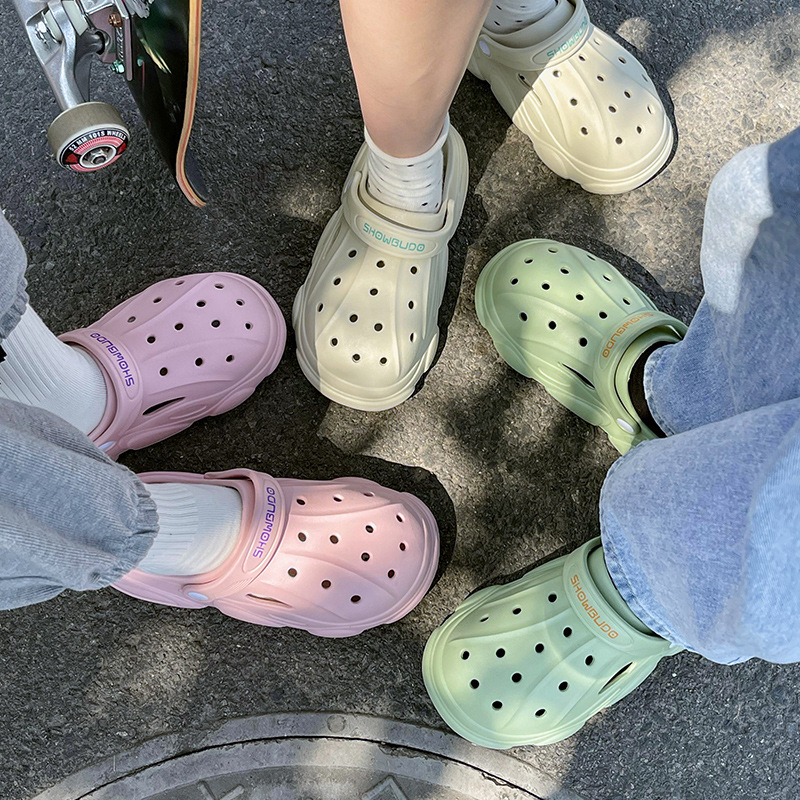 Wholesale Little Red Book Cave Shoes Women's sense of stepping on feces in summer Simple thick soles High sense Beach slackers wear sandals over their heads Manufacturers, Suppliers