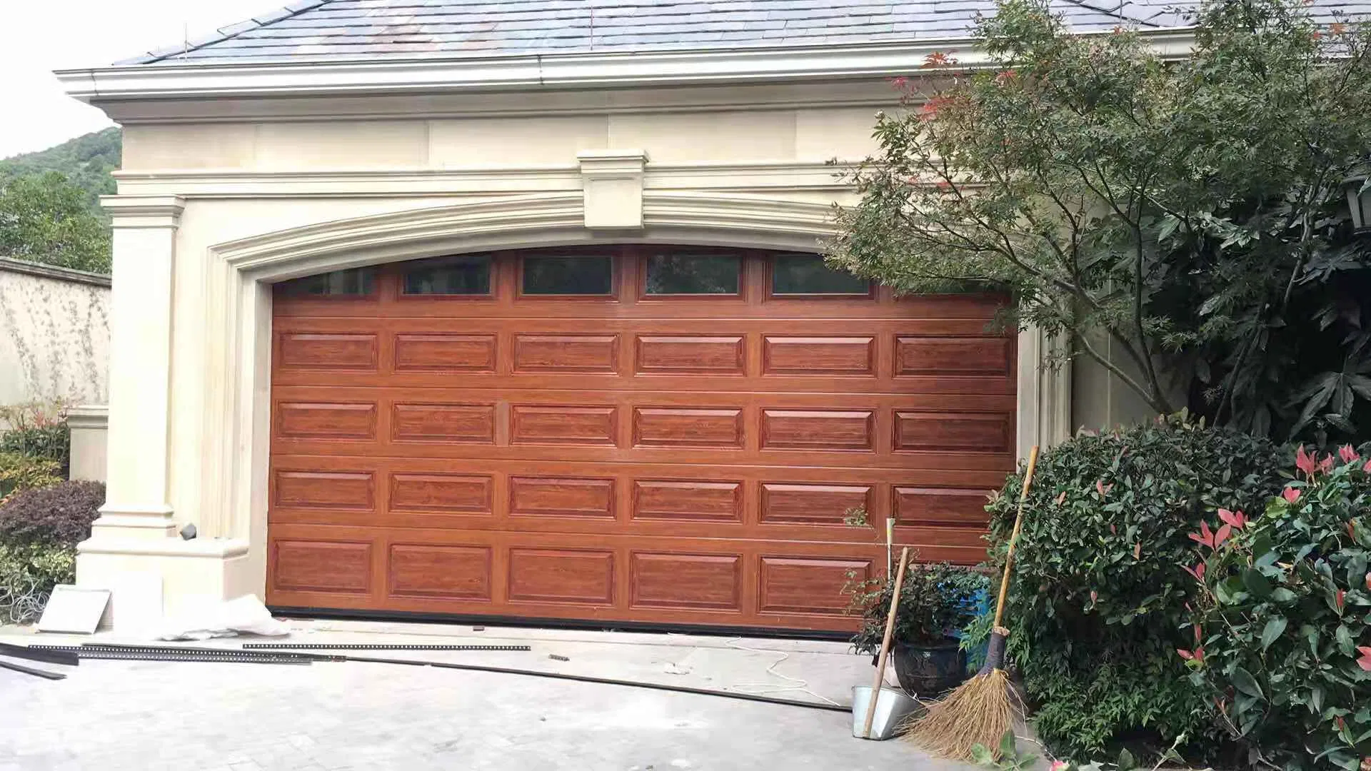Contemporary Electric Garage Door for Luxurious Villa Exteriors