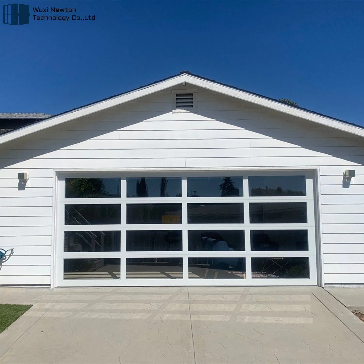 China Manufacture New Black Polycarbonate Aluminum Modern Full View Transparent Plexiglass Glass Garage Door