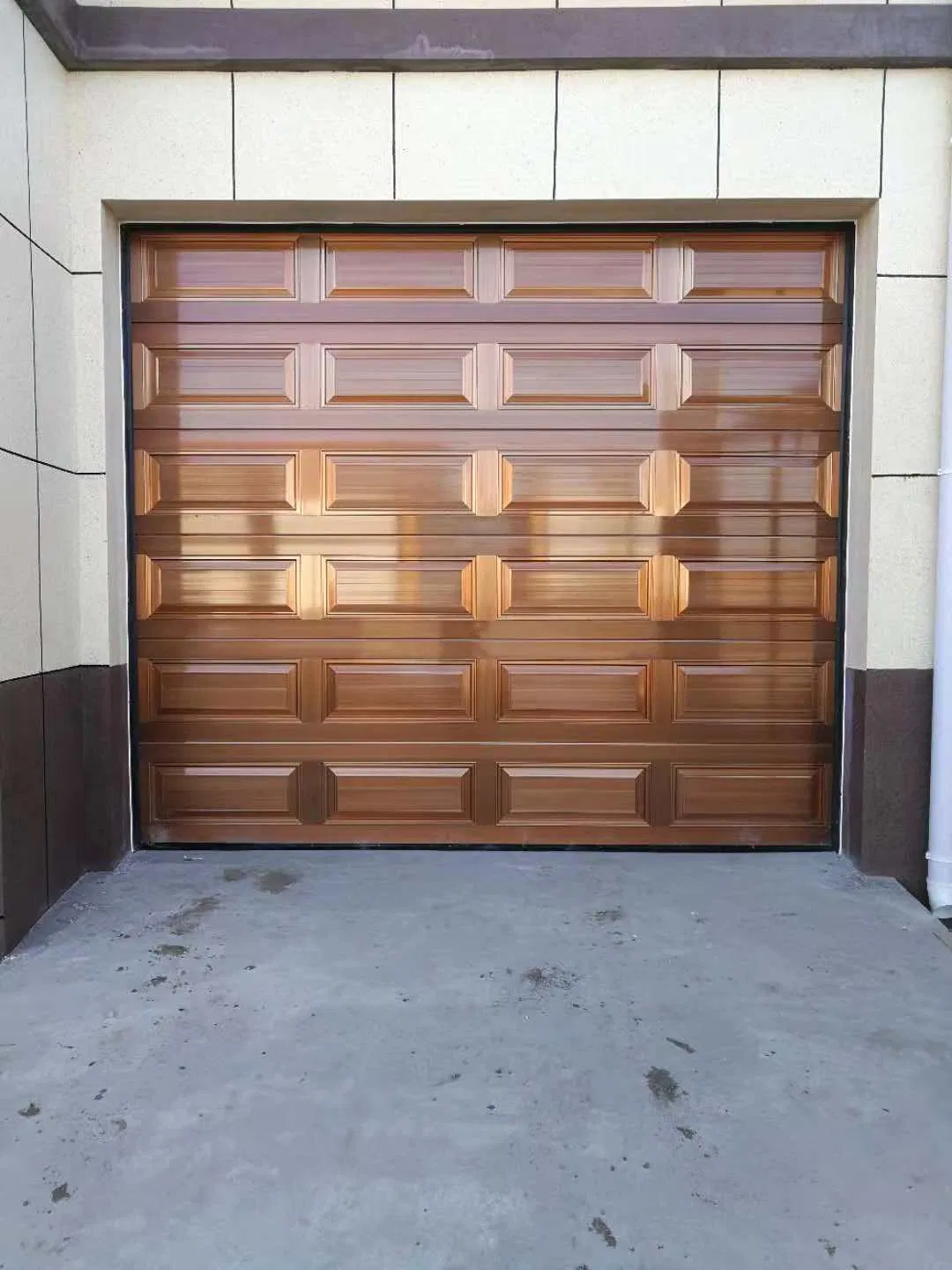 Villa Garage Electric Flat Doors - Space-Saving Sectional Solution