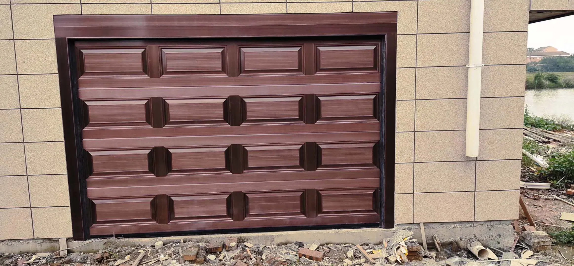 Modern Space-Saving Garage Door Design for Elegant Villas