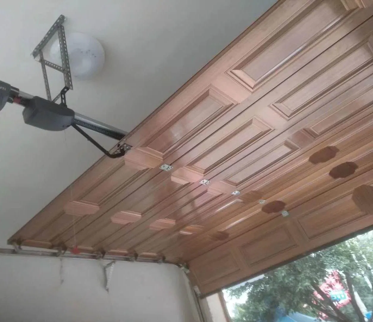 Contemporary Electric Garage Door for Luxurious Villa Exteriors