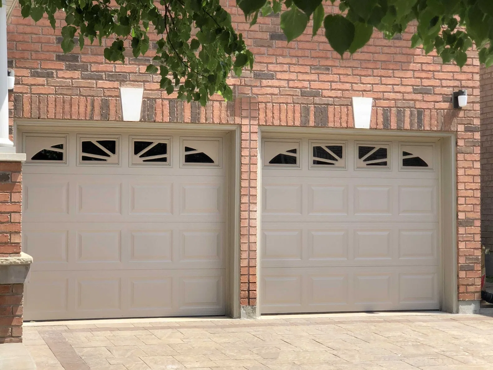 in Stock American Style Commercial Automatic Insulated Sectional Overhead Steel Garage Door