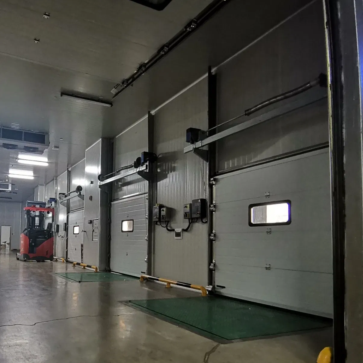 Industrial Automatic Overhead Steel Thermal Insulated Metal Exterior Garage Sectional Vertical Lifting Roll up Sliding Door for Warehouse Loading Docks