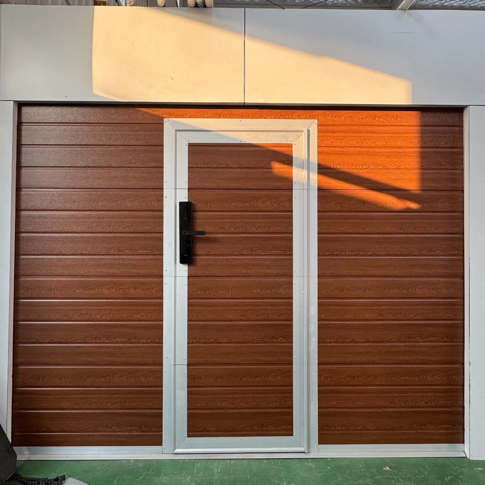 Hot Sale High Quality Single or Double Remote Control Sectional PU Automatic Flip up Electrical Morden Tilt Smart Steel Morden Overhead Garage Doors for Home